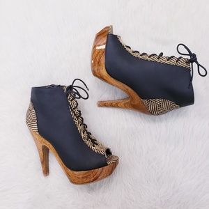 NWT Tribal Print Wood Platform Booties